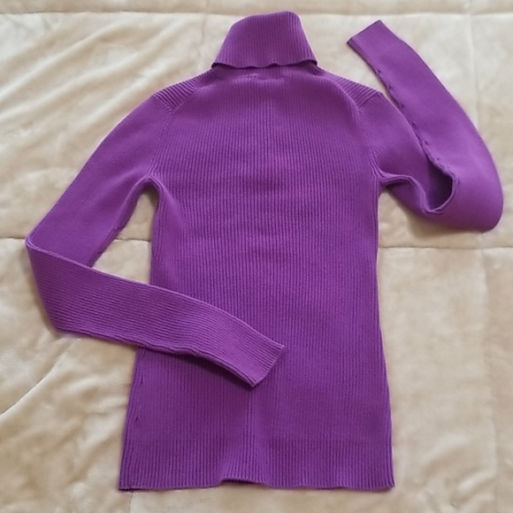 Victoria's Secret Moda International Sweater - Picture 7 of 8